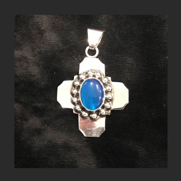 Sterling Silver cross pendant - Picture 5 of 6